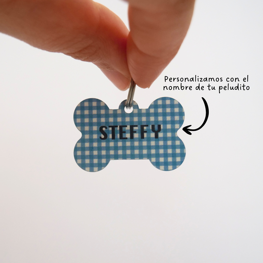 Chapa identificativa para perros azul vichy de My Pet Atelier, con espacio para información del dueño y contacto.