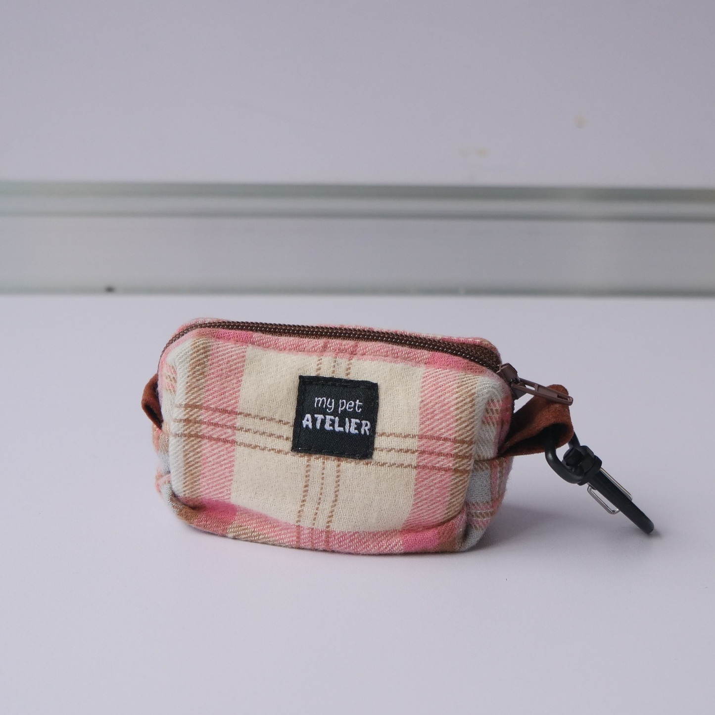 Dispensador de bolsas paseo perro Rosa Escosés