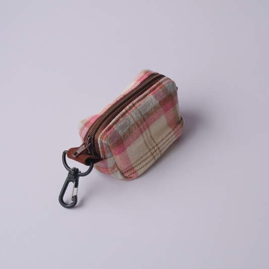 Dispensador de bolsas paseo perro Rosa Escosés