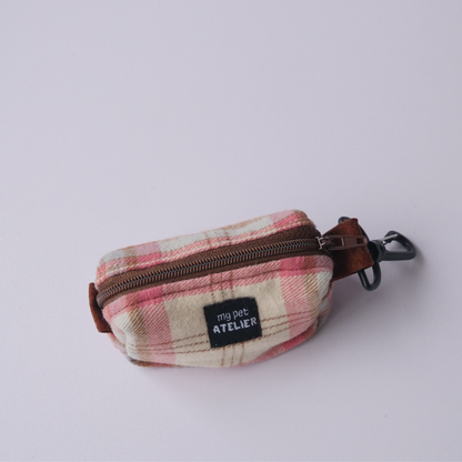 Dispensador de bolsas paseo perro Rosa Escosés