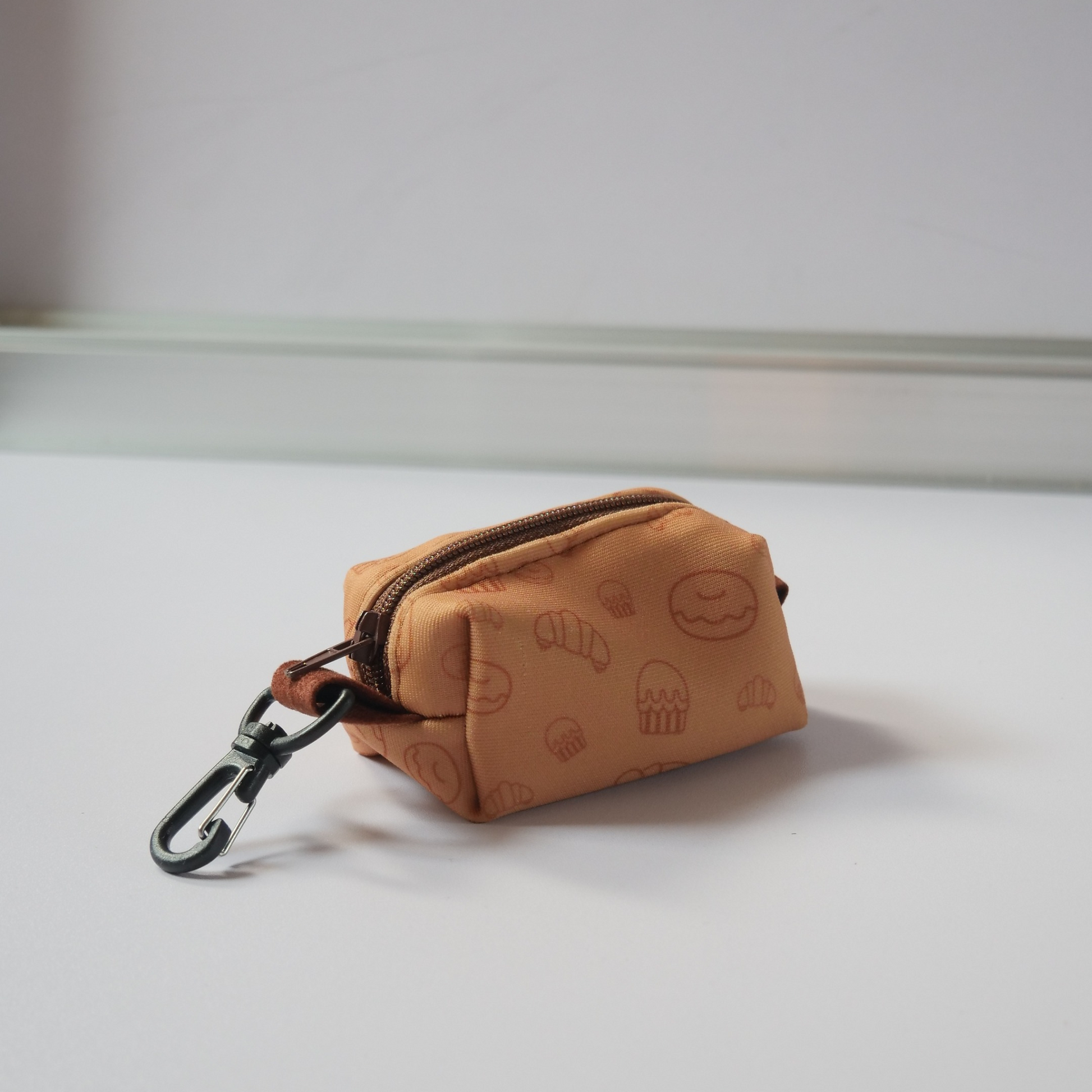 Dispensador de bolsas paseo perro Croissants Mi tienda