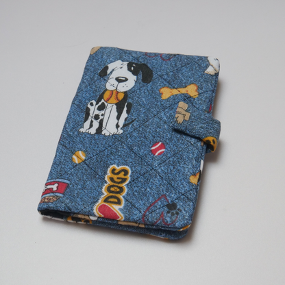 Portadocumentos para mascotas Love Dogs de Mi tienda, con diseño alegre y práctico para llevar documentos y vacunas.