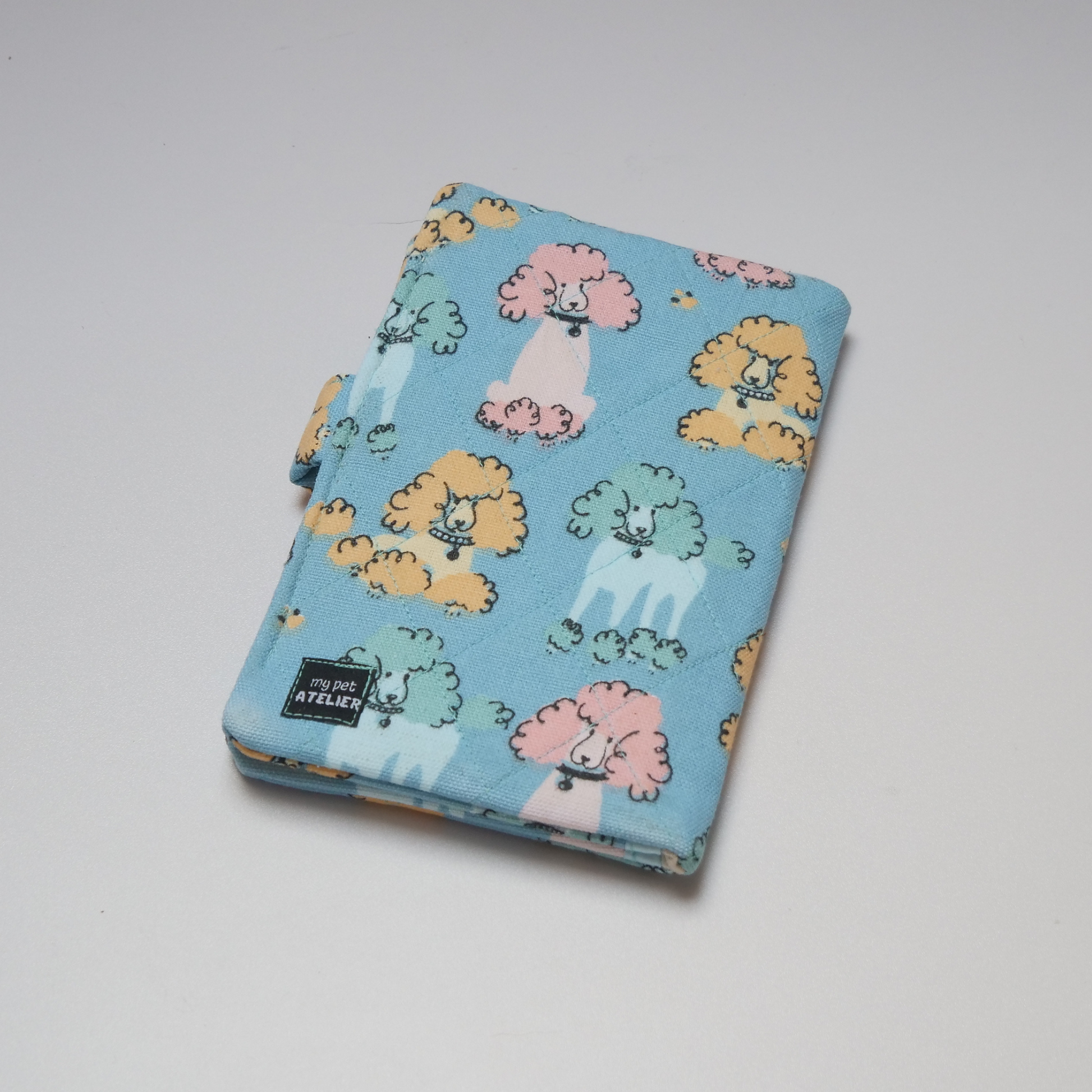 Portadocumentos para mascotas multicolor de Mi tienda, con espacio para pasaporte, vacunas y documentos importantes.