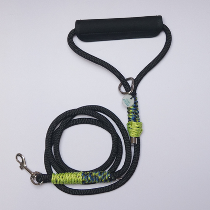 Correa de paseo para perro negra Thor de Mi tienda, resistente y cómoda para paseos diarios con mascotas.