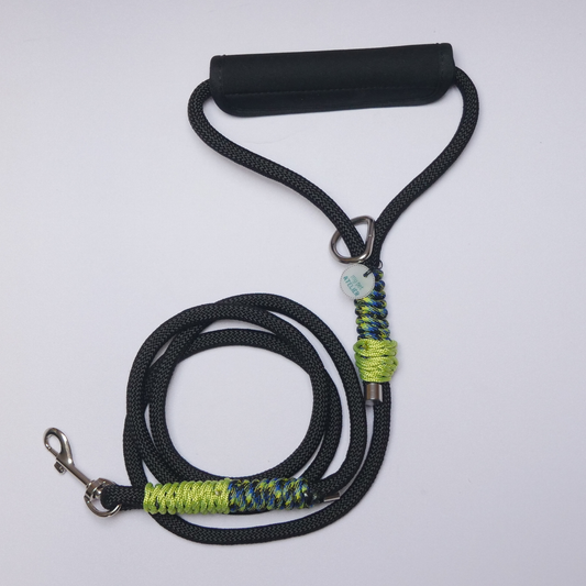Correa de paseo para perro negra Thor de Mi tienda, resistente y cómoda para paseos diarios con mascotas.