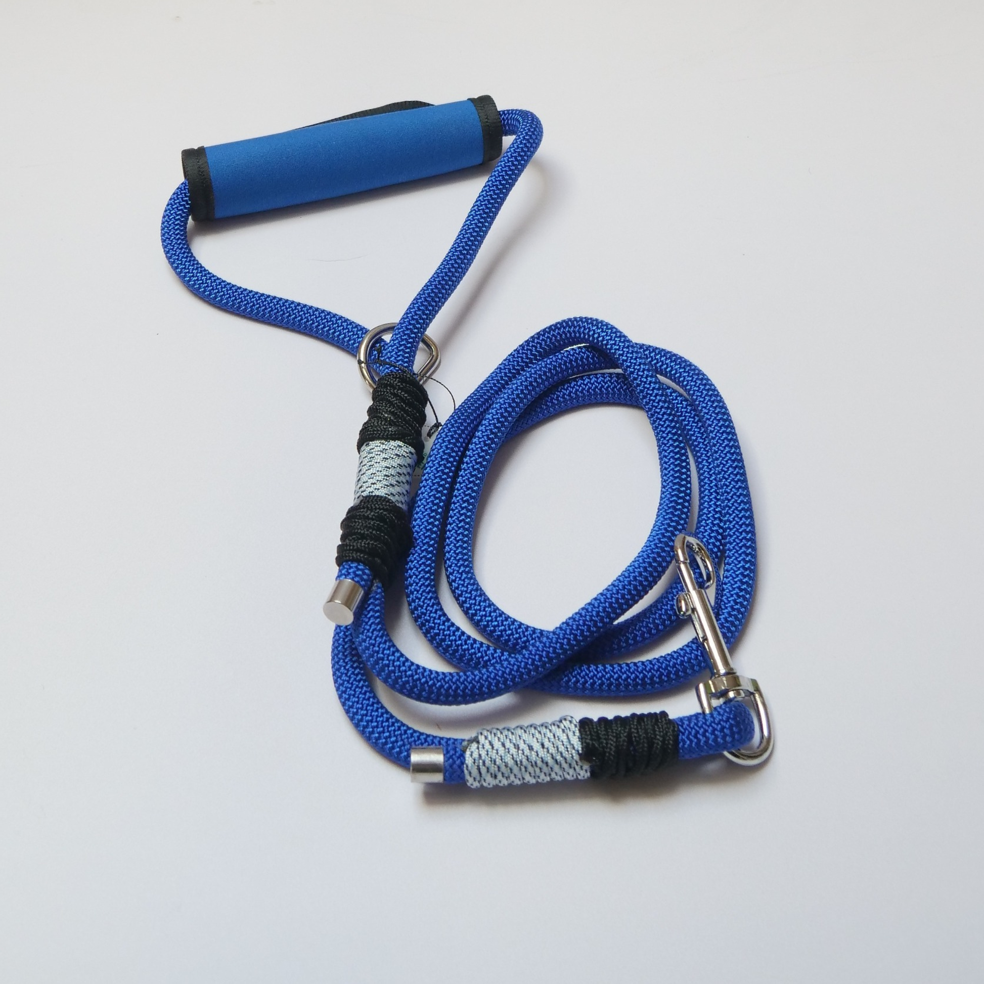 Correa de paseo para perro Blue Royal de Mi tienda, nylon resistente en color azul con asa cómoda para pasear a tu mascota.