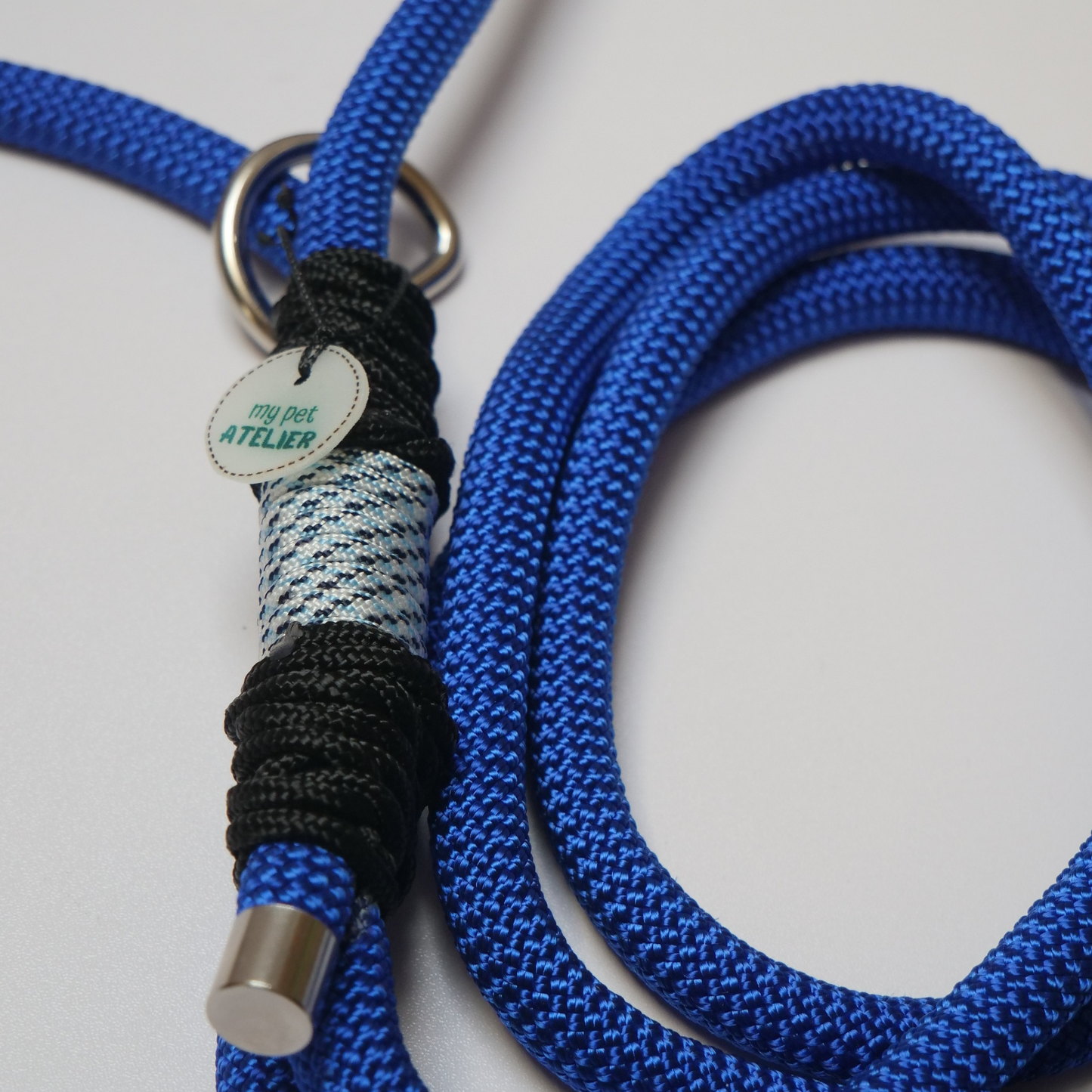 Correa de paseo para perro Blue Royal de Mi tienda, con asa acolchada y diseño resistente para paseos cómodos.
