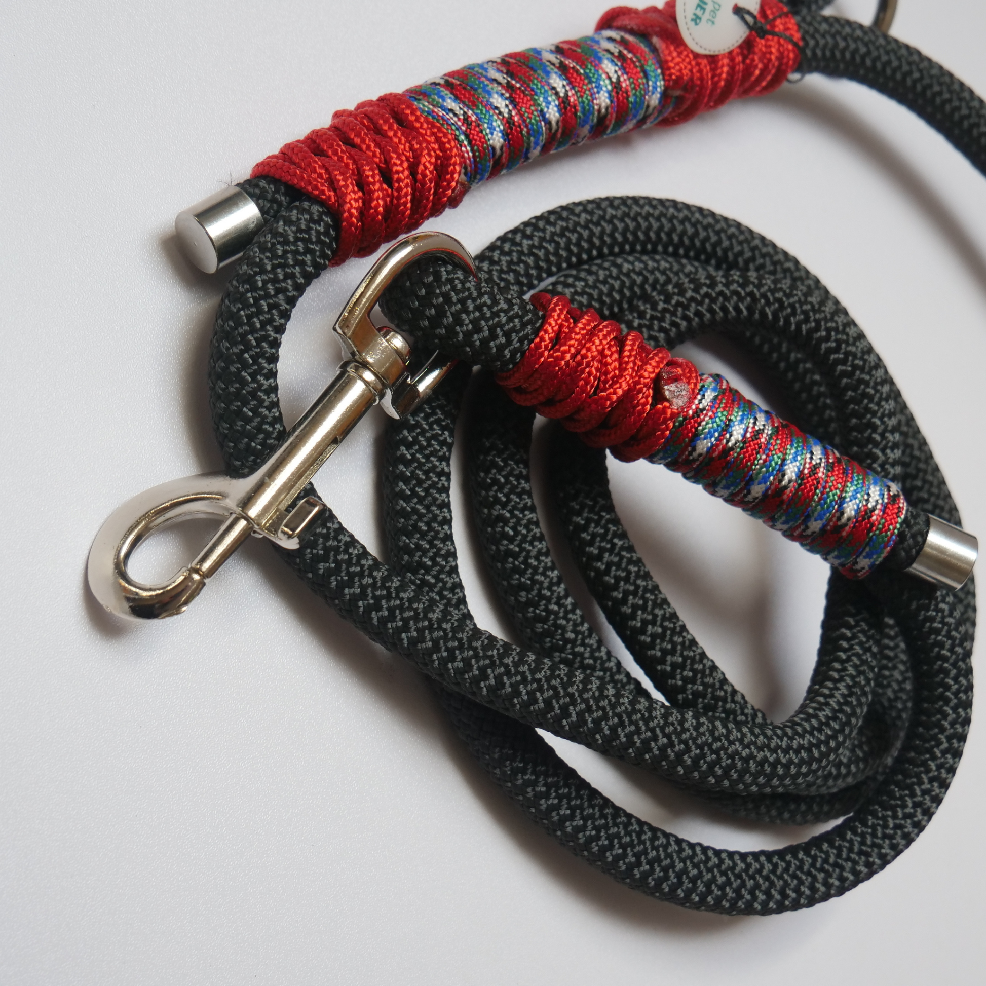 Correa de paseo para perro Black Red de Mi tienda, cuerda resistente con mango reforzado y clip metálico para seguridad y control.