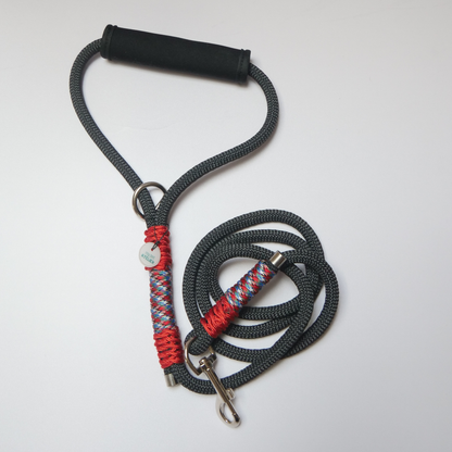 Correa de paseo para perro Black Red de Mi tienda, cuerda resistente con asa cómoda y cierre seguro para perros pequeños y medianos.
